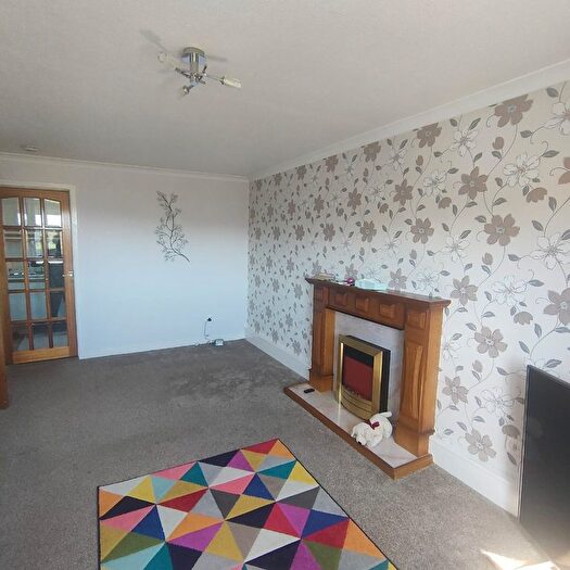 2 Bedroom Flat To Rent In Rankin Court, Central, Greenock, PA16