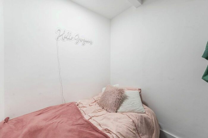 Studio To Rent In Finborough Road, Earls Court, London, SW10