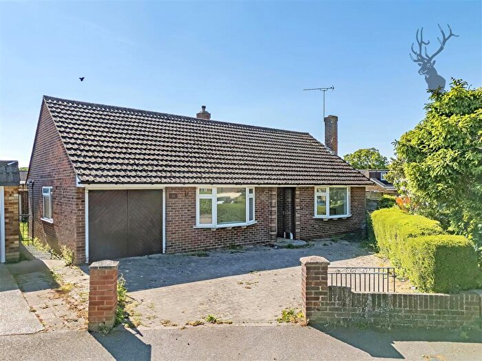 3 Bedroom Detached Bungalow To Rent In Woburn Avenue, Theydon Bois, Epping, CM16
