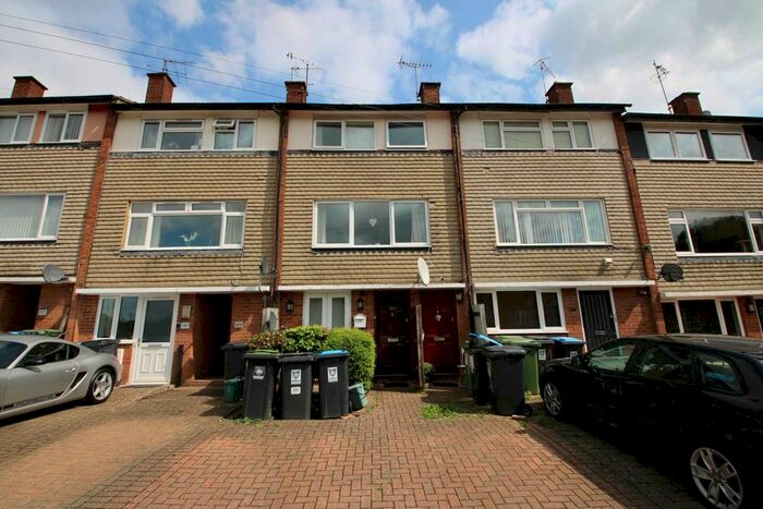 1 Bedroom Flat To Rent In Ebberns Road, Hemel Hempstead, Hertfordshire, HP3