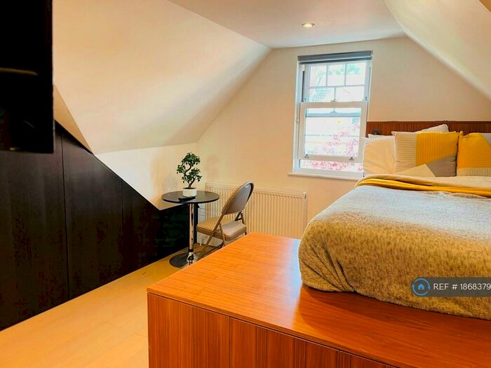 Studio To Rent In Dennington Park Road, London, NW6