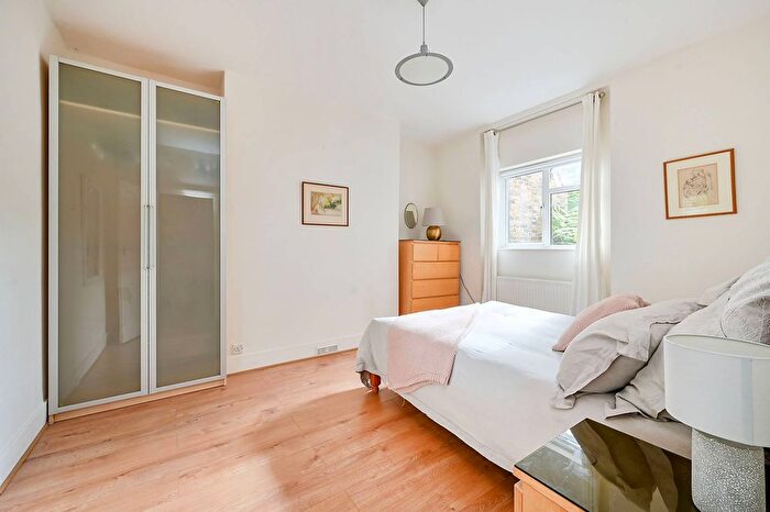 1 Bedroom Flat To Rent In Mill Hill Road, Acton, London, W3