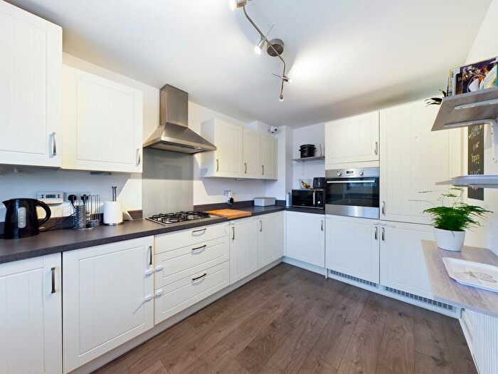 5 Bedroom Terraced House To Rent In John Liddell Way, Chapel Gate, Basingstoke, RG21