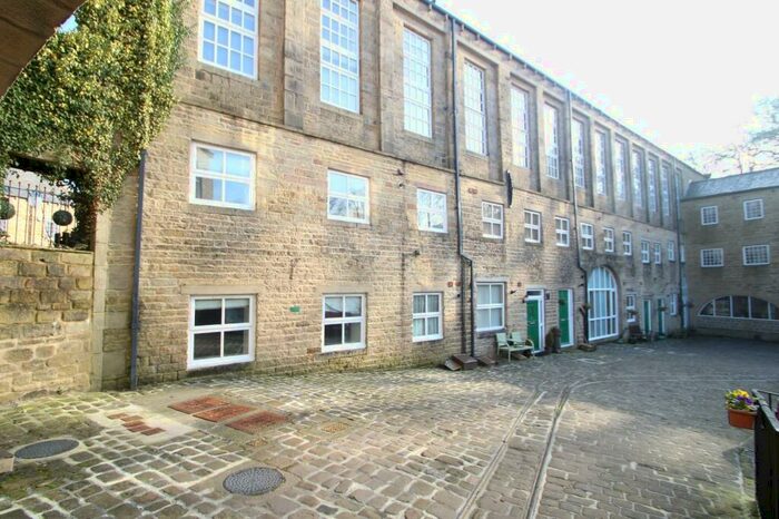 2 Bedroom Flat To Rent In Woodcote Fold, Oakworth, Keighley, West Yorkshire, Uk, BD22