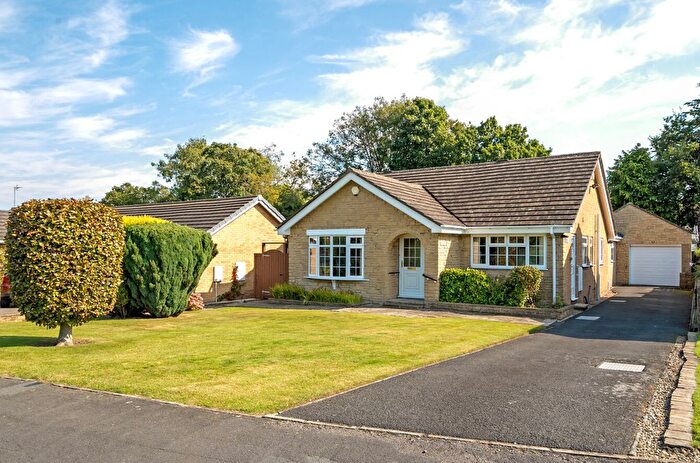 2 Bedroom Bungalow For Sale In Rossett Avenue, Harrogate, North Yorkshire, HG2