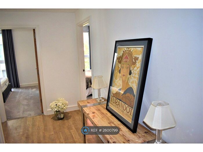 2 Bedroom Flat To Rent In Bach House, London, SW8