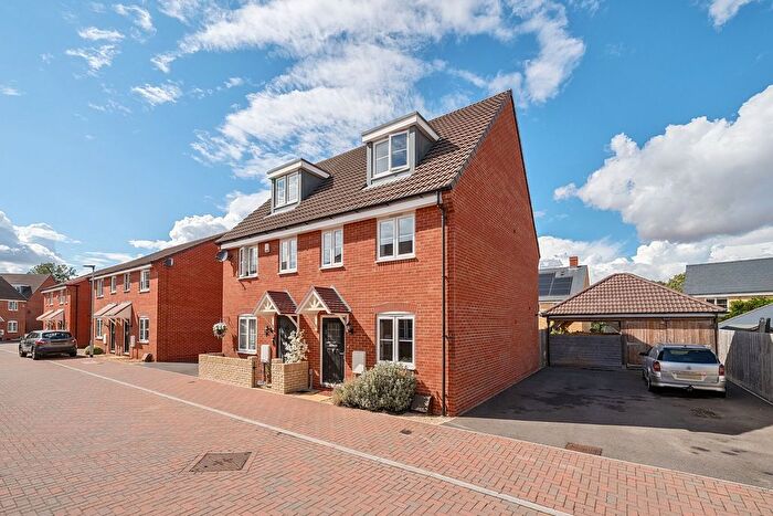3 Bedroom Semi Detached House For Sale In Babington Close, Bowerhill, SN12