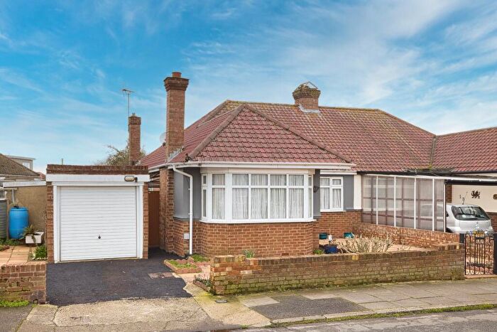 3 Bedroom Bungalow For Sale In Coxes Lane, Ramsgate, Kent, CT12