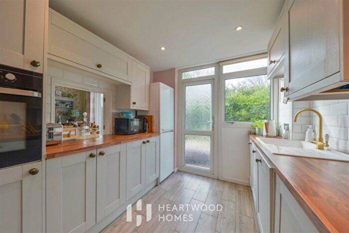 2 Bedroom End Of Terrace House For Sale In Canberra Close, St. Albans, AL3