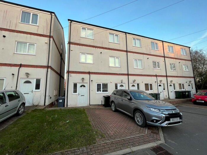 1 Bedroom Flat To Rent In Wellington Court, Bradford, BD6