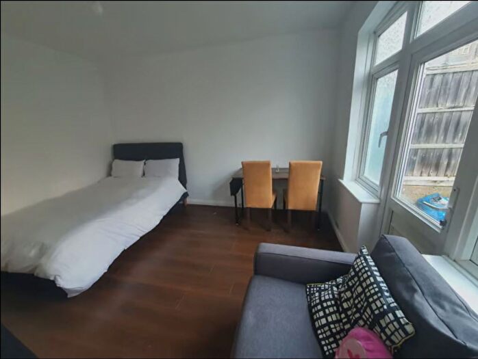 5 Bedroom Semi-Detached House To Rent In Charlmont Road, London, SW17