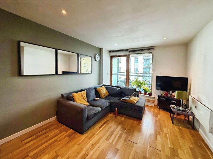 2 Bedroom Flat To Rent In Marsh Lane, Leeds, Uk, LS9