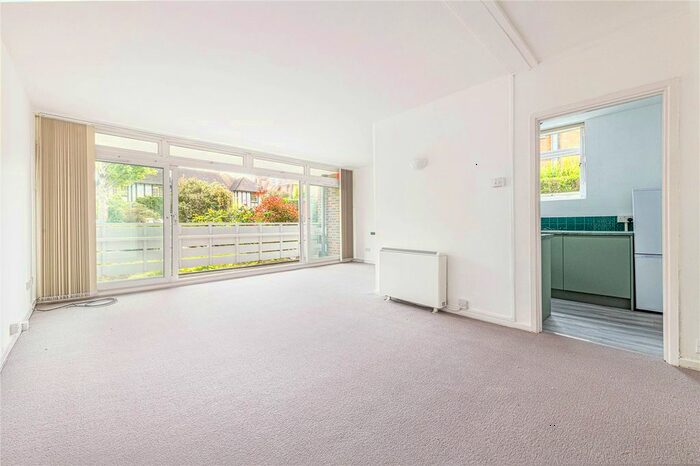 2 Bedroom Flat To Rent In Keswick Road, London, SW15