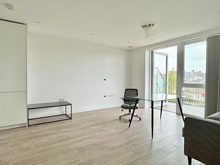 2 Bedroom Flat To Rent In Beresford Avenue, Wembley, HA0