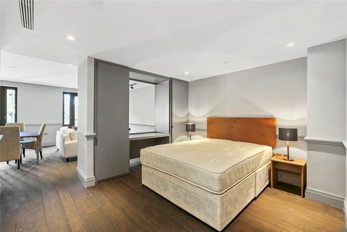 Studio To Rent In Queens Wharf, Hammersmith W6