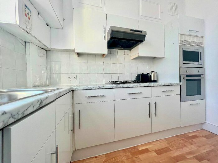 2 Bedroom Flat To Rent In Acre Lane, London, SW2