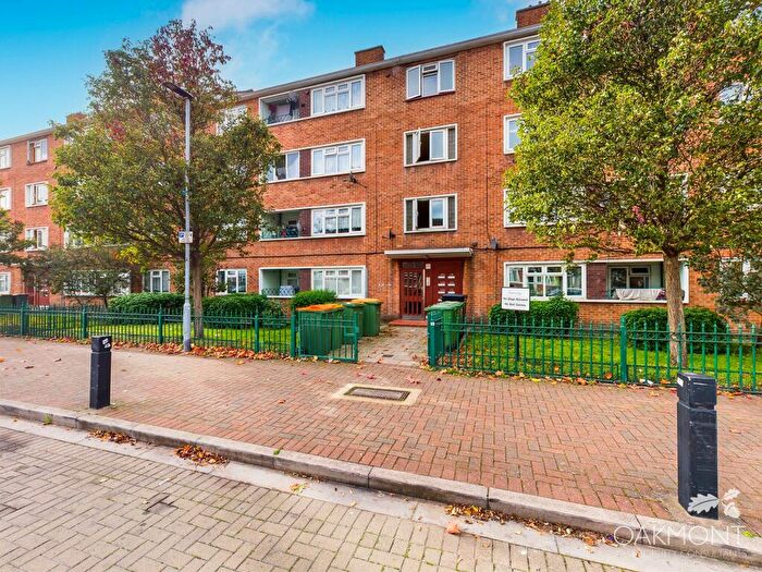 3 Bedroom Apartment To Rent In Greenhill Grove, London, E12