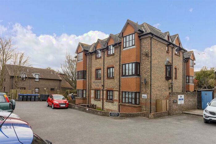 1 Bedroom Flat To Rent In West Street, Sompting, Lancing, BN15