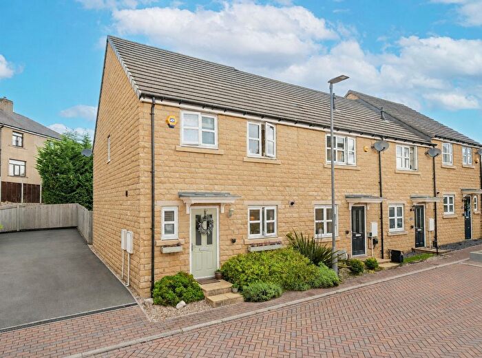 3 Bedroom End Terrace House For Sale In Brompton Drive, Bradford, West Yorkshire, BD10