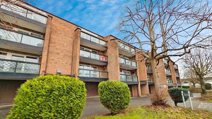 2 Bedroom Flat For Sale In Manor Court, BS16