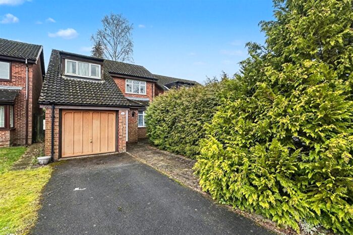 3 Bedroom Detached House For Sale In South Millers Dale, SO53