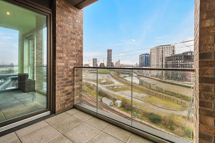 1 Bedroom Apartment To Rent In Silvertown Way, London, E16