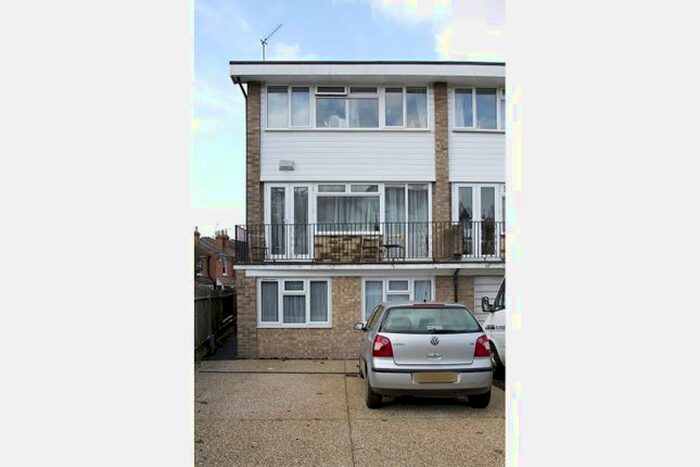 6 Bedroom Semi-Detached House To Rent In Cranes Park Avenue, Surbiton, KT5