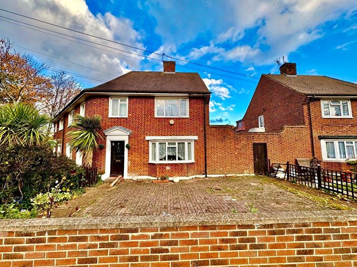 2 Bedroom Maisonette For Sale In Grantley Road, Hounslow, TW4