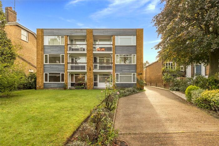 3 Bedroom Flat To Rent In Castelnau, Barnes, SW13