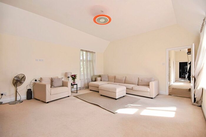 2 Bedroom Flat For Sale In Grey Lady Place, Billericay, CM11
