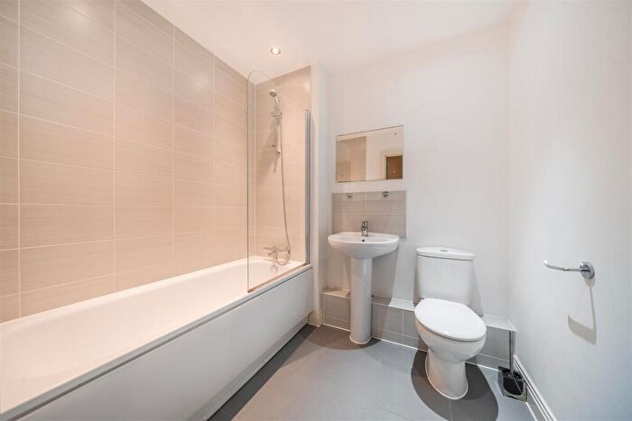 2 Bedroom Apartment For Sale In Wilmott House, Ashville Way, Wokingham, Berkshire, RG41