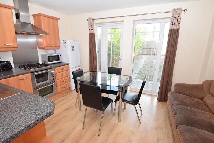 4 Bedroom Town House To Rent In Bold Street, Hulme, Manchester. ., M15