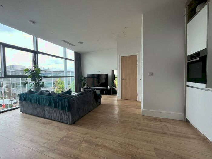 1 Bedroom Apartment To Rent In Addlestone, KT15