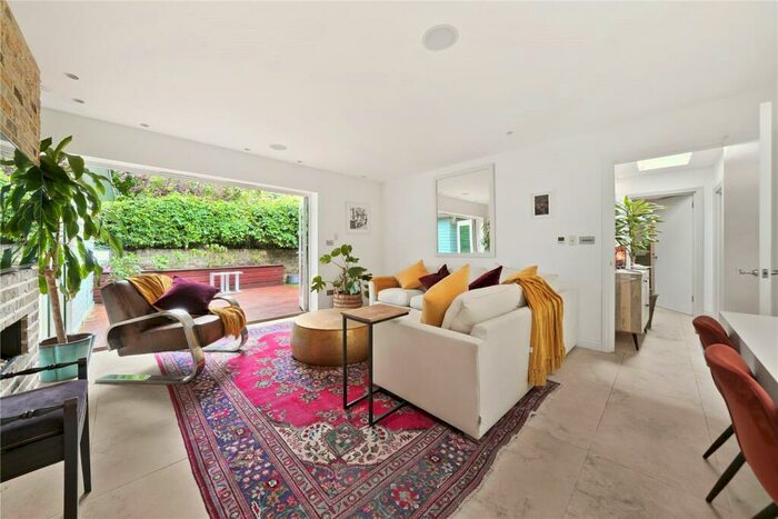 2 Bedroom House To Rent In St Pauls Road, Islington, N1