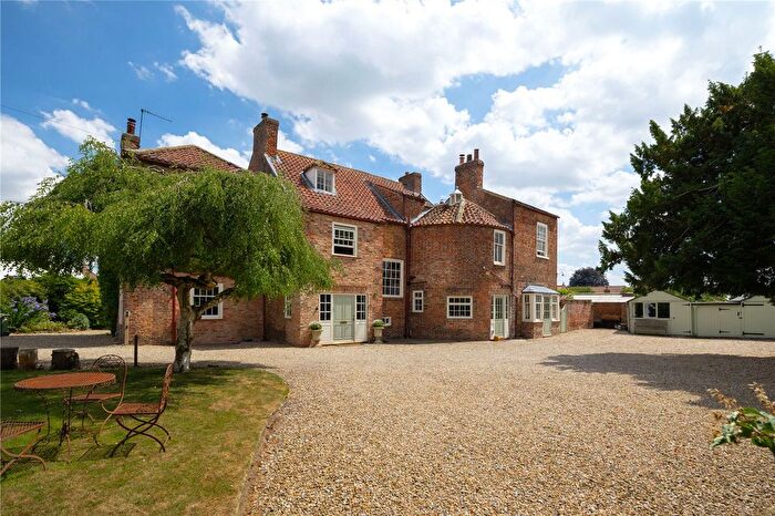 6 Bedroom Detached House For Sale In Market Place, Easingwold, York, YO61