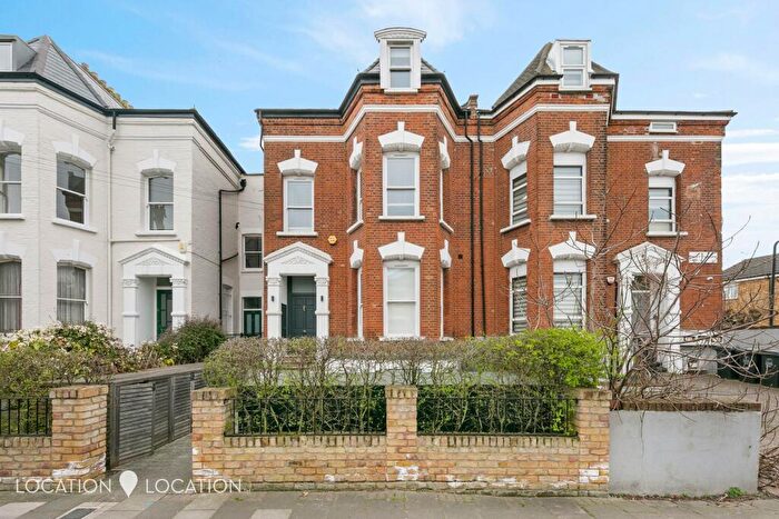 2 Bedroom Flat For Sale In Mount Pleasant Lane, London, E5