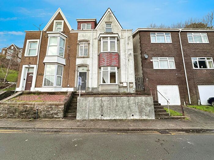 2 Bedroom Flat For Sale In Heathfield, Swansea, SA1