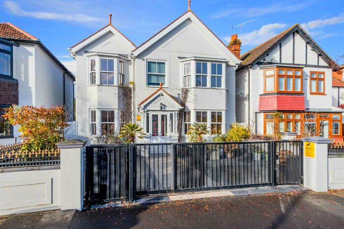 5 Bedroom House For Sale In West Barnes Lane, New Malden, KT3