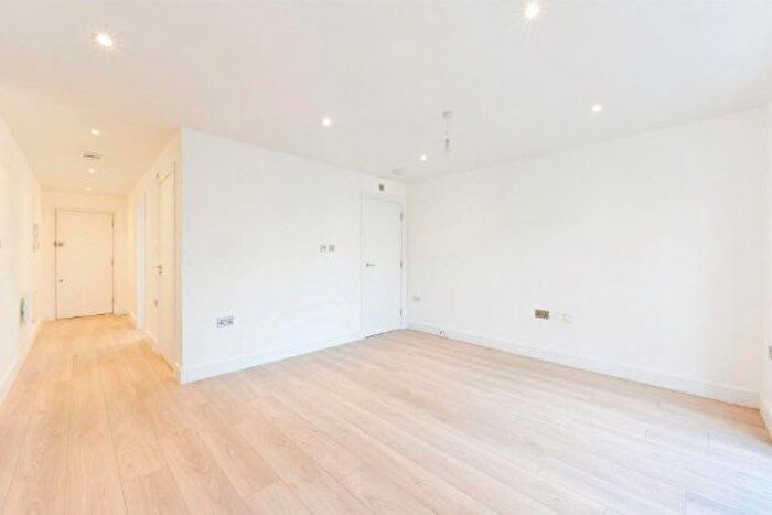 1 Bedroom Flat To Rent In Portland Road, Dorking, RH4