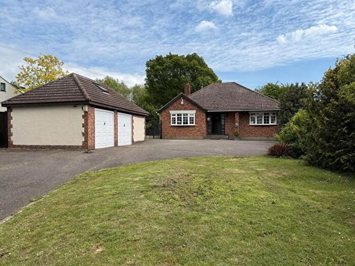 4 Bedroom Chalet For Sale In Lower Dunton Road, Horndon On The Hill, Essex, SS17