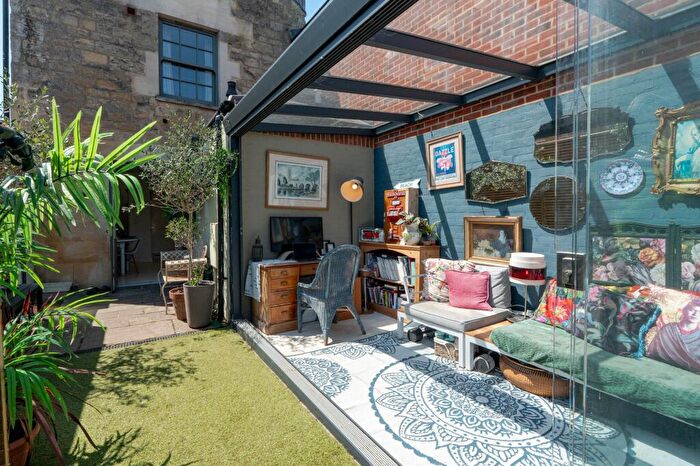 3 Bedroom Semi-Detached House For Sale In Woodstock Road, Oxford, OX2