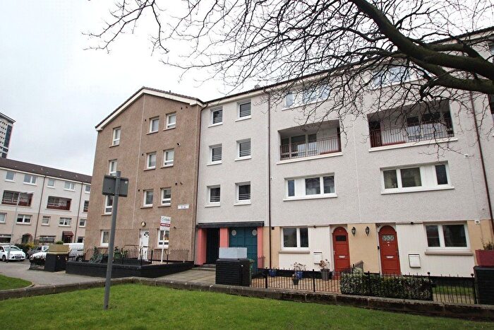 2 Bedroom Flat To Rent In Hutchesontown Court, Glasgow, G5