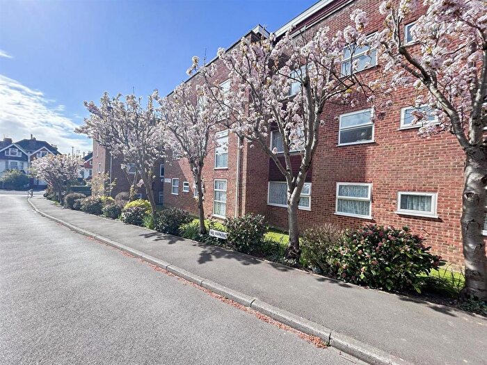 2 Bedroom Flat For Sale In Buckhurst Road, Bexhill-On-Sea, TN40