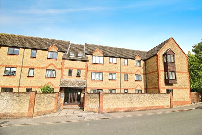 1 Bedroom Flat For Sale In Rivercourt, Beeches Road, GL7