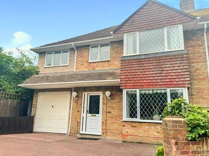 4 Bedroom SemiDetached House For Sale In Church Street, Theale