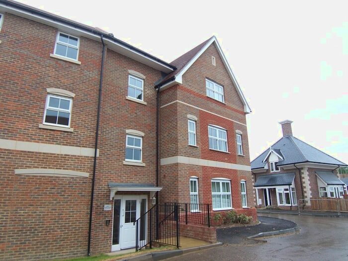 2 Bedroom Flat To Rent In Riverside, Codmore Hill, Pulborough, West Sussex, RH20