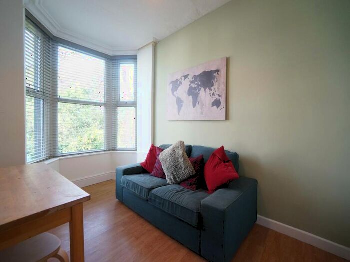 4 Bedroom House To Rent In Mountain View, Bangor, Gwynedd, LL57