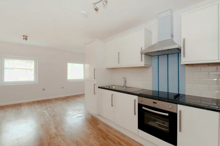 2 Bedroom Flat To Rent In Llanvanor Road, Cricklewood, NW2