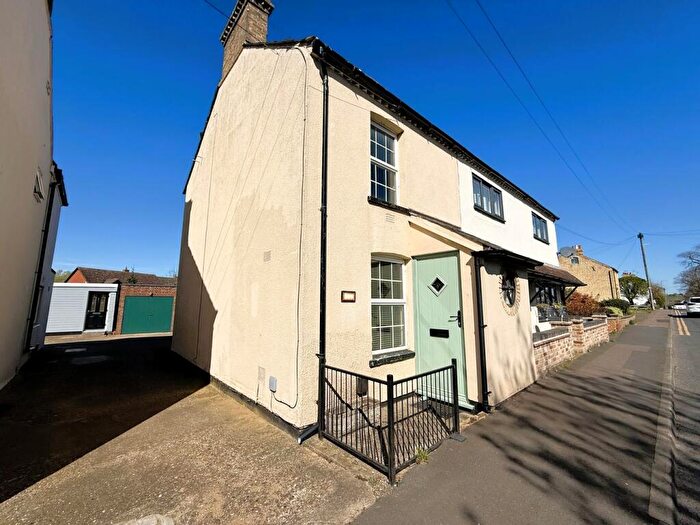 2 Bedroom Semi Detached House For Sale In Ivel Road, Shefford, SG17