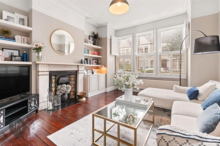 2 Bedroom Flat For Sale In Clonmore Street, London, SW18